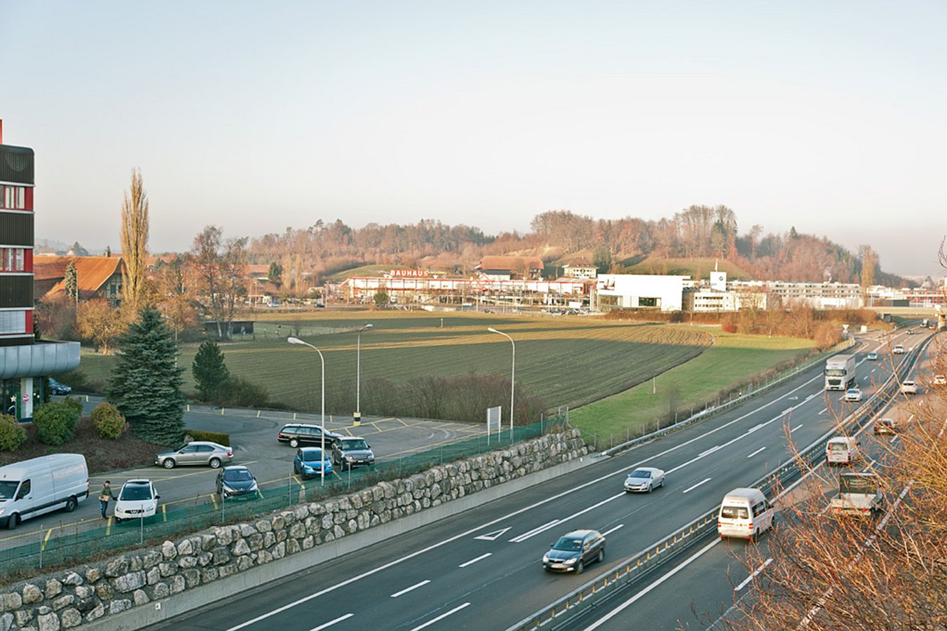 Blick auf das Gelände vor Baustart.
